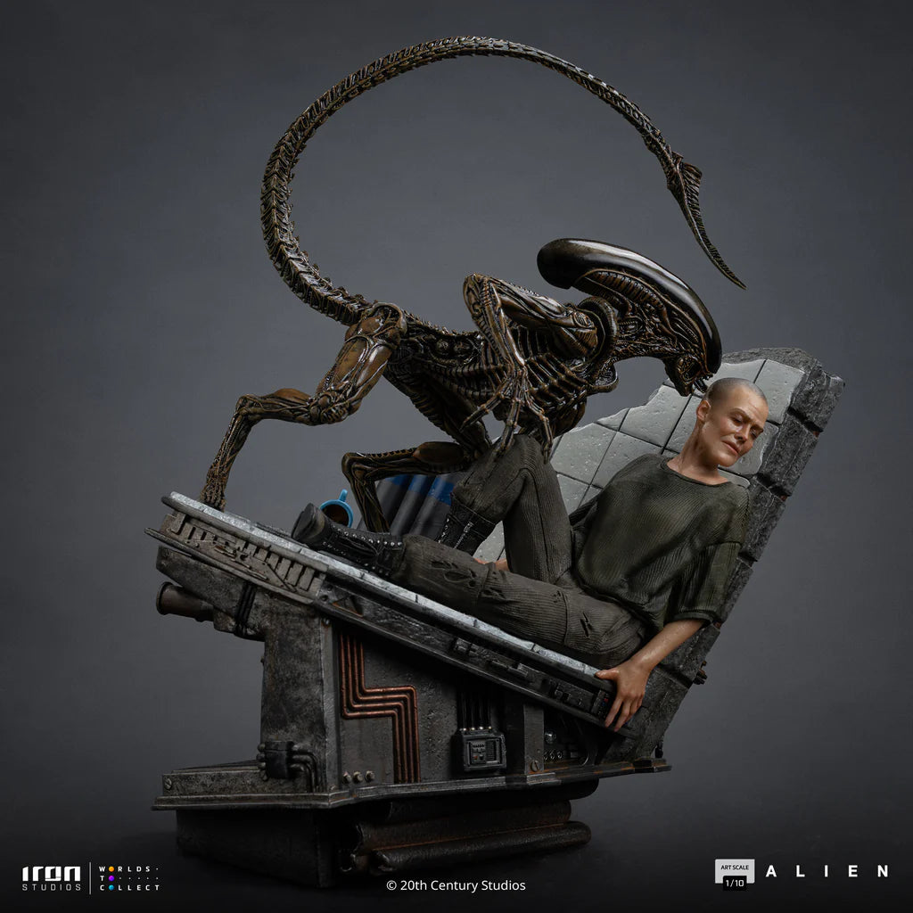 Ellen Ripley & Dog Alien Alien 3 Statue by Iron Studios
