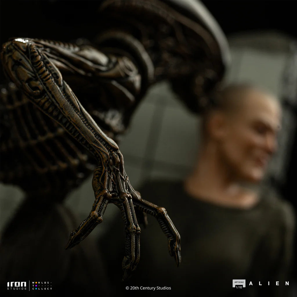 Ellen Ripley & Dog Alien Alien 3 Statue by Iron Studios