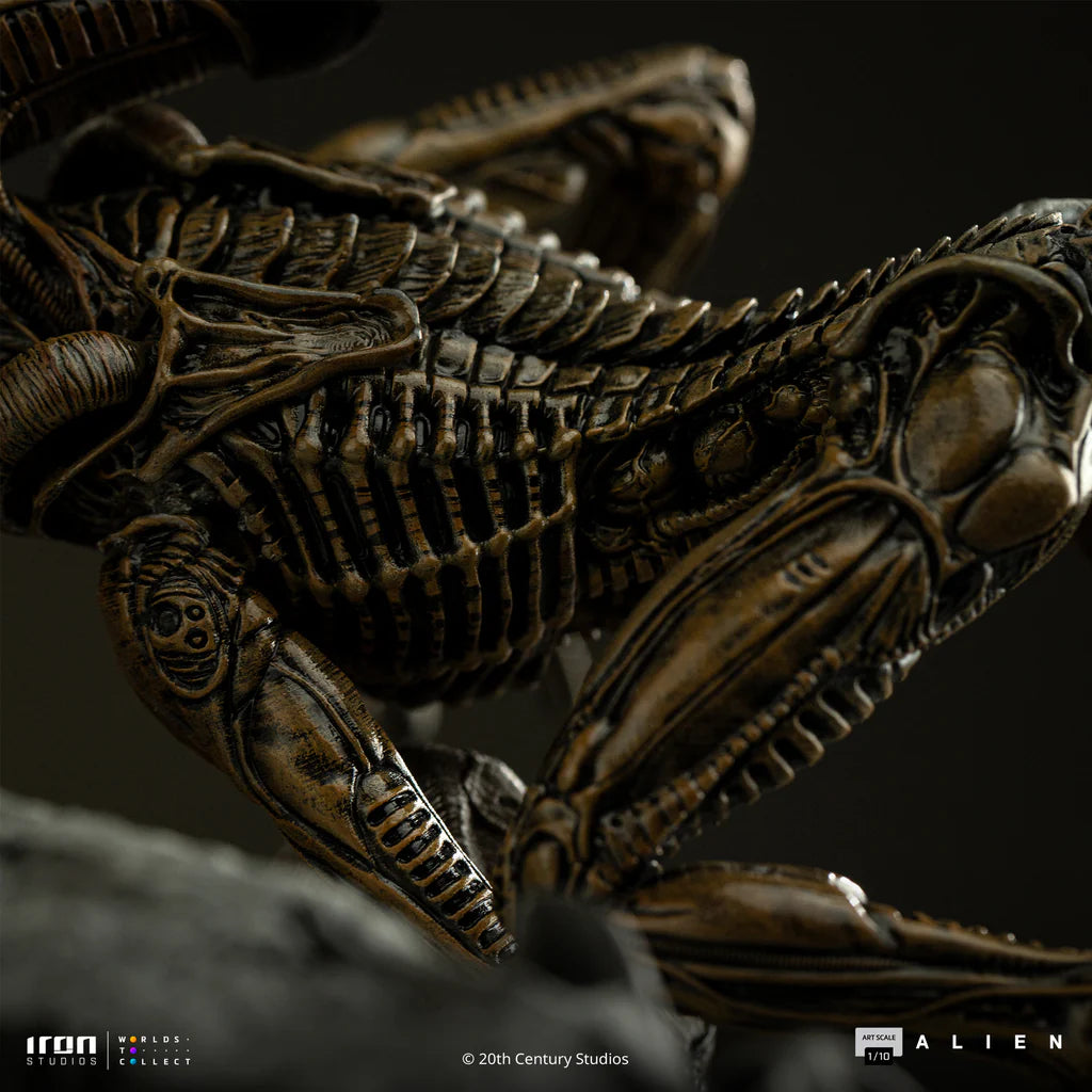 Ellen Ripley & Dog Alien Alien 3 Statue by Iron Studios