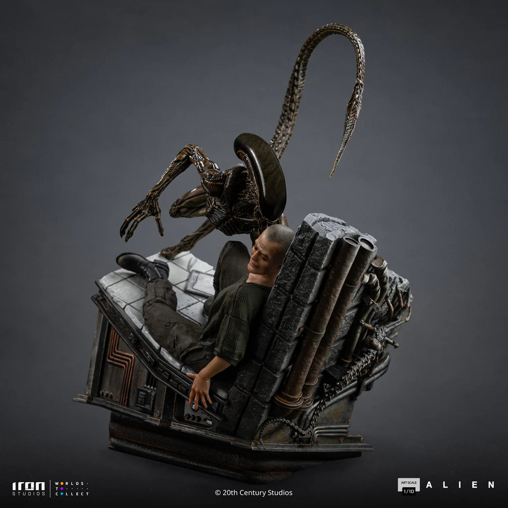 Ellen Ripley & Dog Alien Alien 3 Statue by Iron Studios