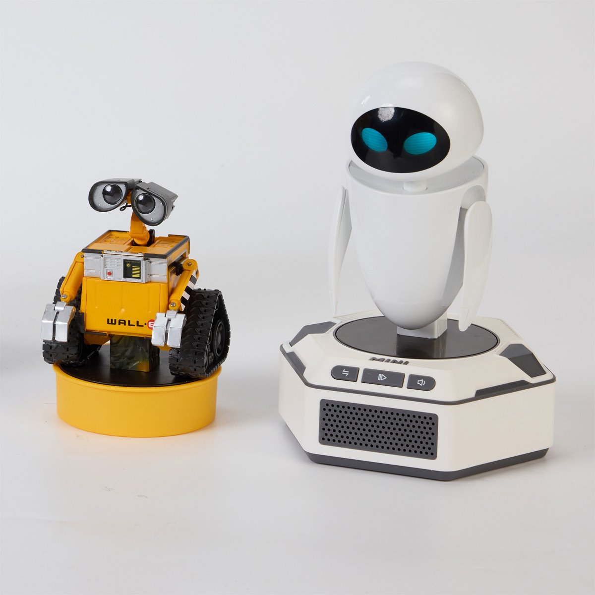 Wall-E Mini Robots Pals Pack Wall-E and Eve Robots with Base by Robosen