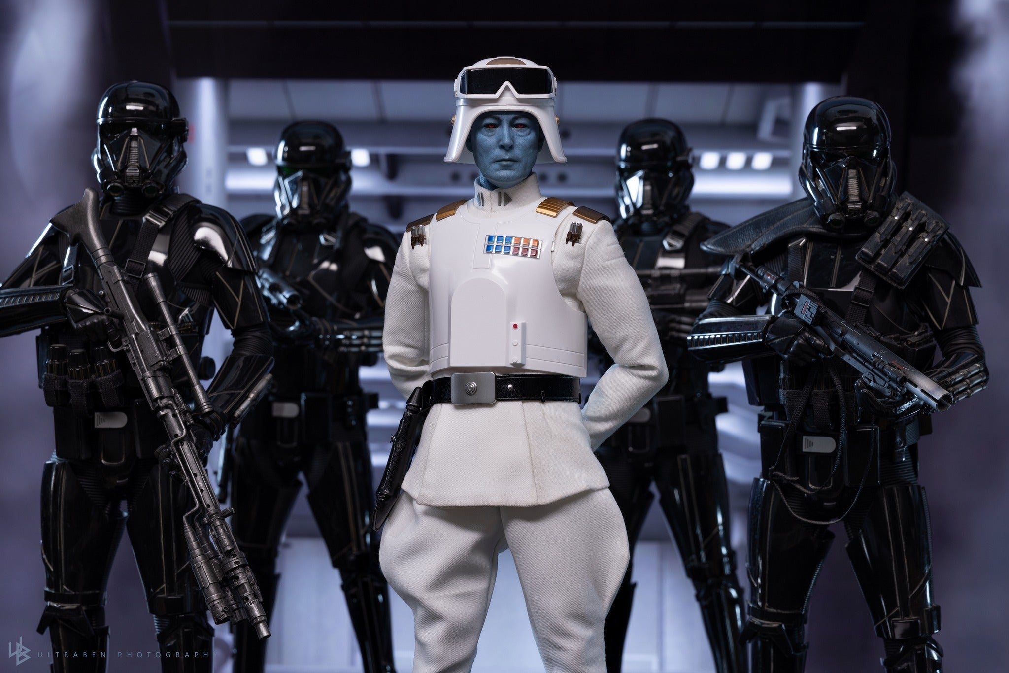 Grand Admiral Thrawn™ (Imperial Armor) Figure By Hot Toys