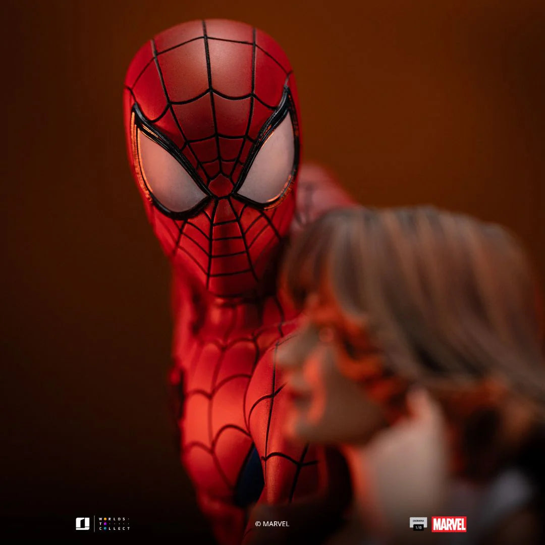 Spider-Man: The Animated Series Spider-Man And Mary Jane Deluxe Art Statue By Iron Studios