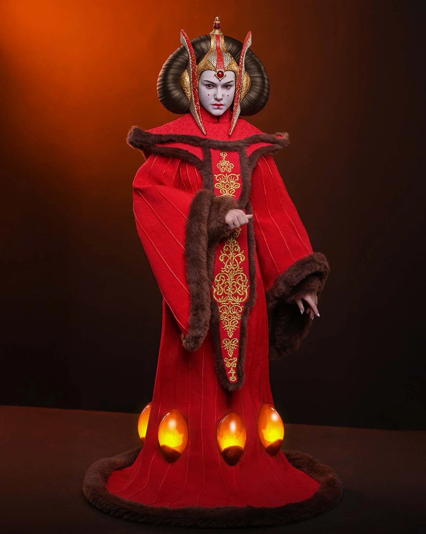 Queen Amidala Sixth Scale Figure By Hot Toys