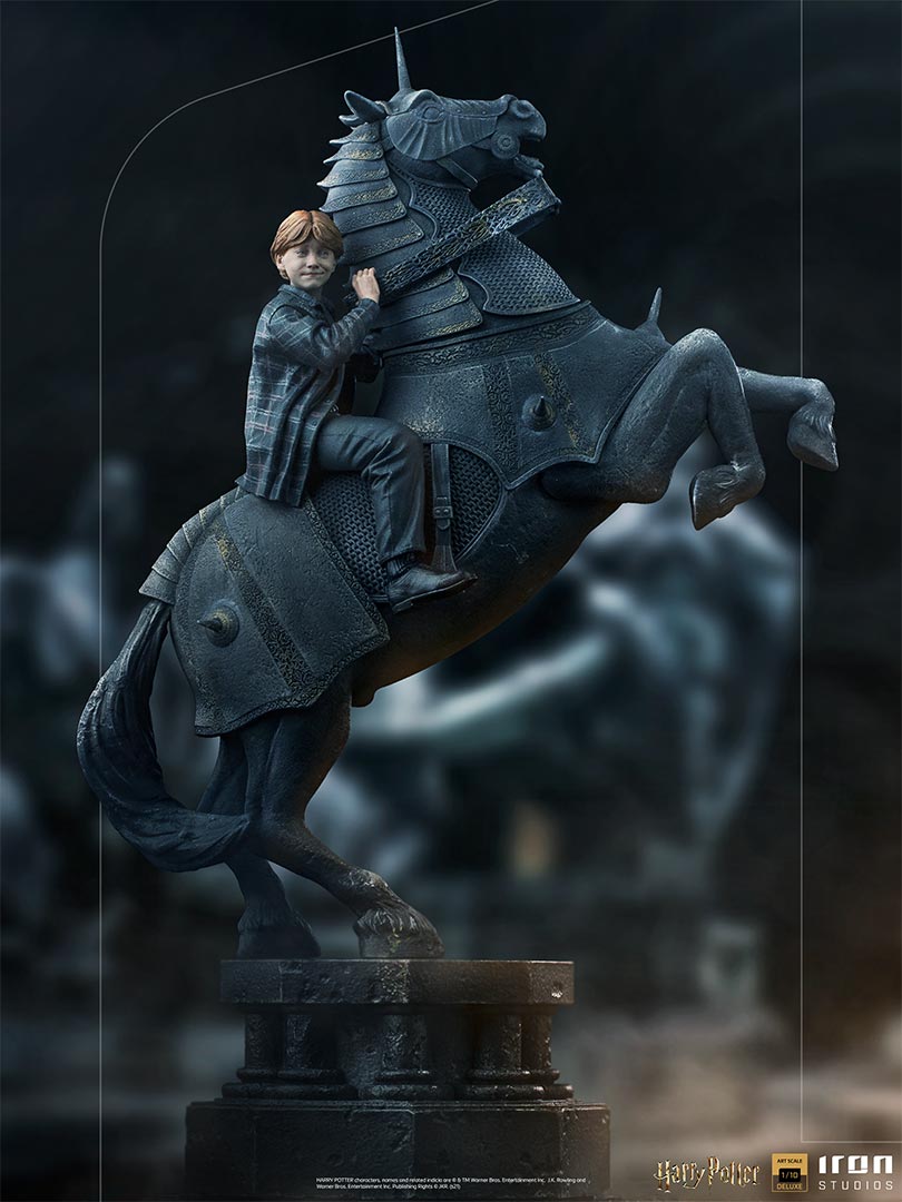 Ron Weasley at the Wizard Chess Deluxe Harry Potter Art Scale 1/10 Statue By Iron Studios
