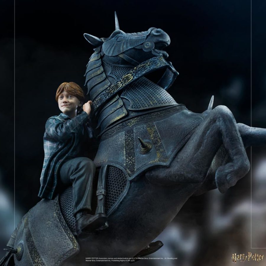 Ron Weasley at the Wizard Chess Deluxe Harry Potter Art Scale 1/10 Statue By Iron Studios