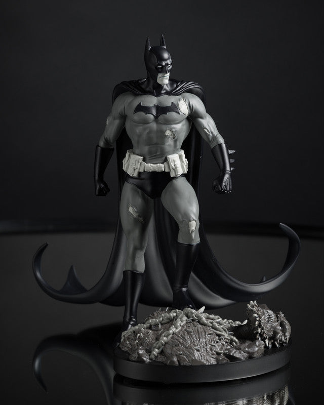 Batman Black & White: Batman Resin Statue by Bjorn Barends