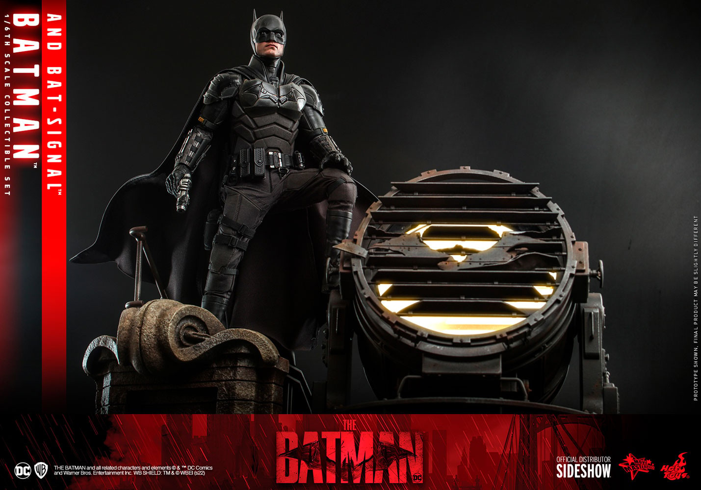 BATMAN AND BAT-SIGNAL Collectible Set by Hot Toys