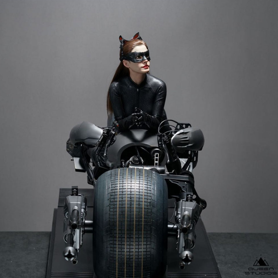 The Dark Knight Rises Catwoman 1:3 Scale Statue