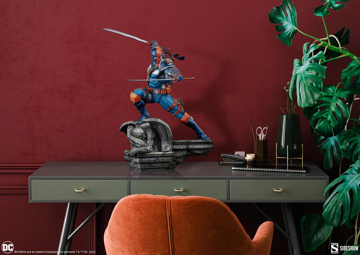DEATHSTROKE Premium Format Figure by Sideshow Collectibles