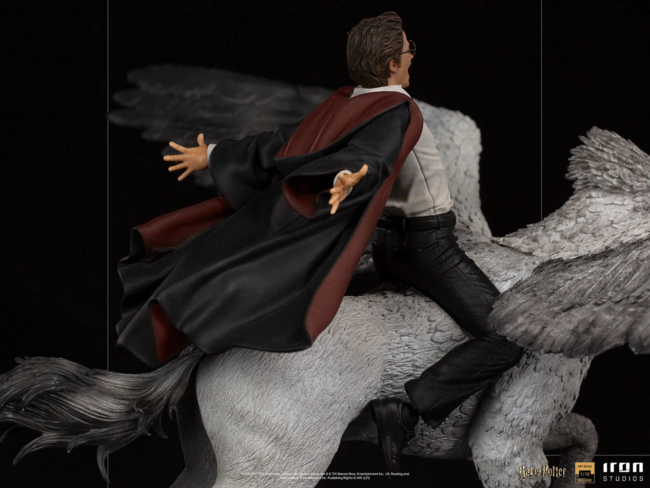 Harry Potter & Buckbeak By Iron Studios