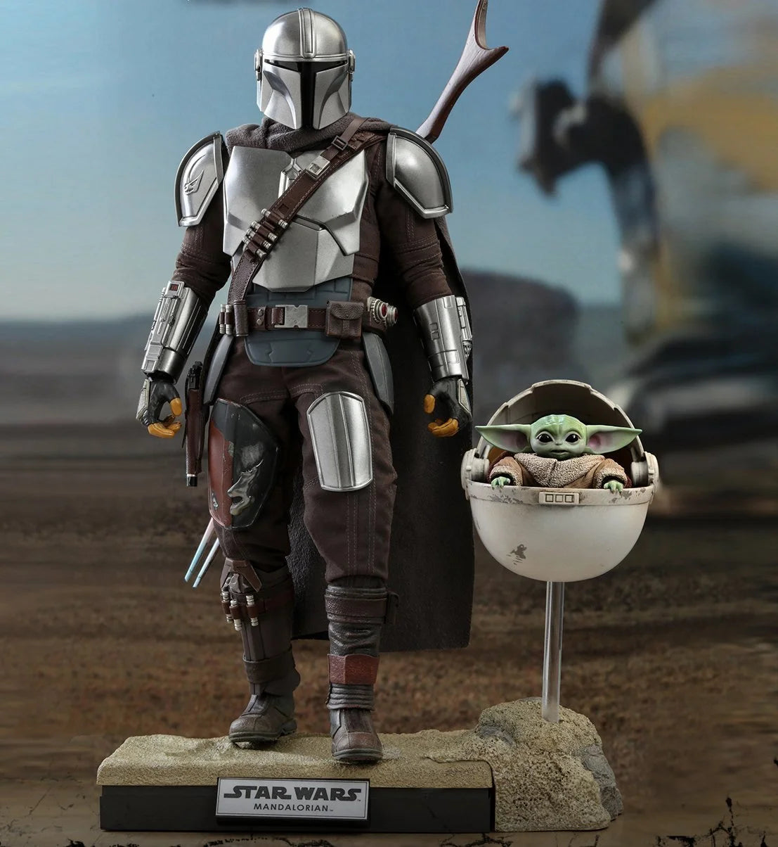 THE MANDALORIAN AND THE CHILD (DELUXE) Collectible Set By Hot Toys