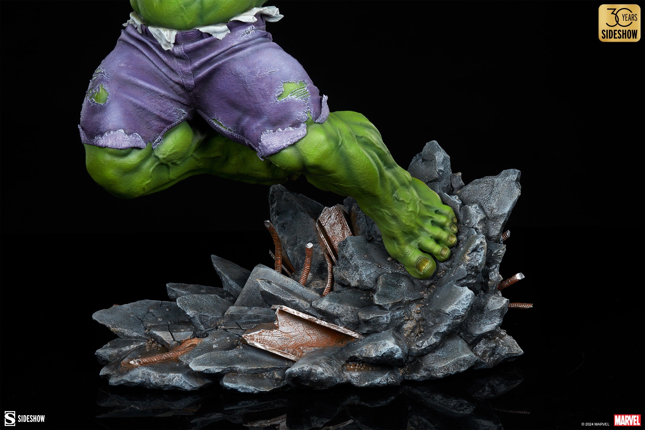 HULK: CLASSIC Premium Format Figure by Sideshow Collectibles