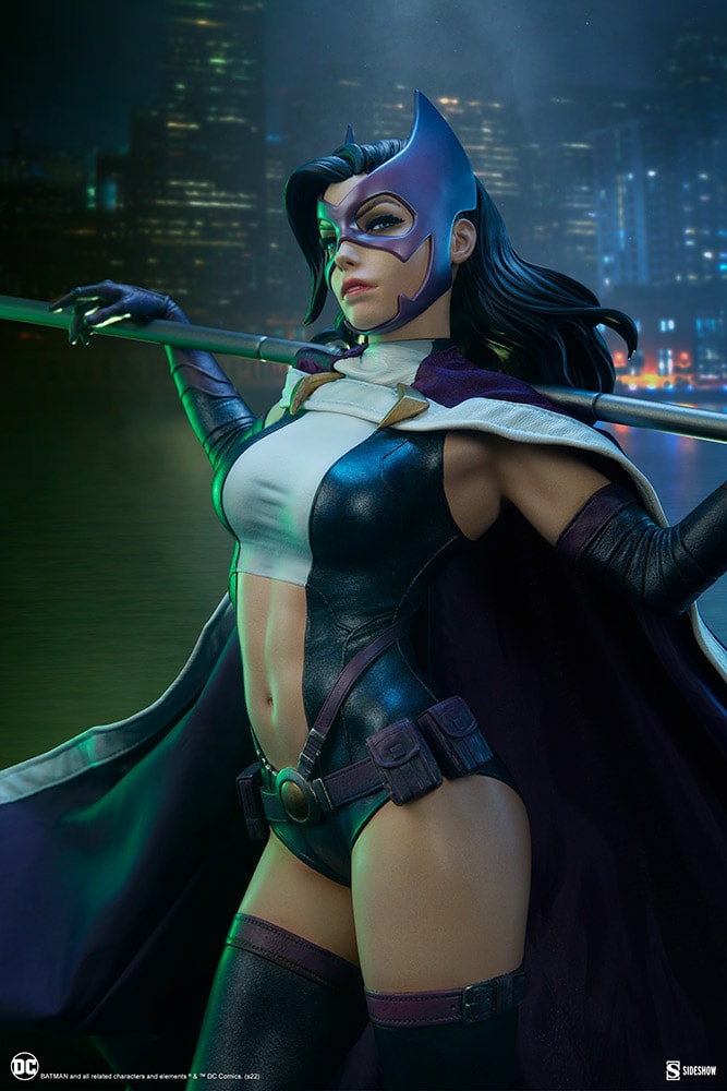 HUNTRESS Premium Format Figure by Sideshow Collectibles