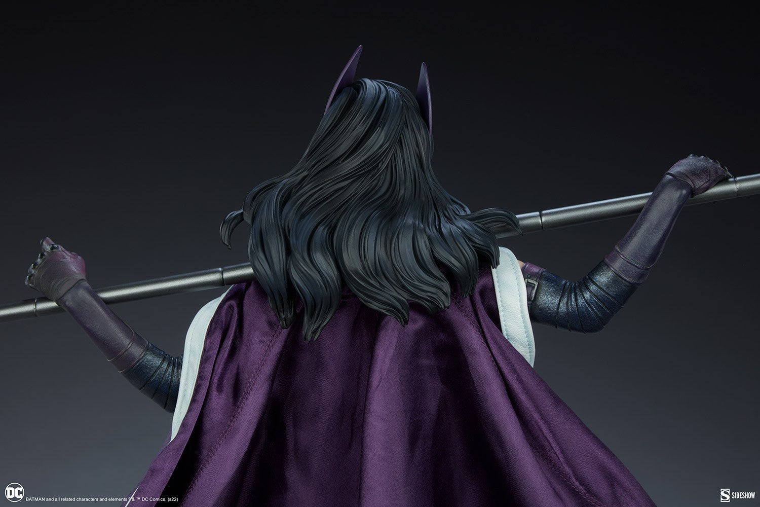 HUNTRESS Premium Format Figure by Sideshow Collectibles