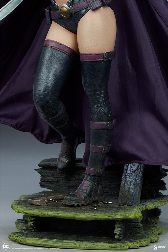 HUNTRESS Premium Format Figure by Sideshow Collectibles
