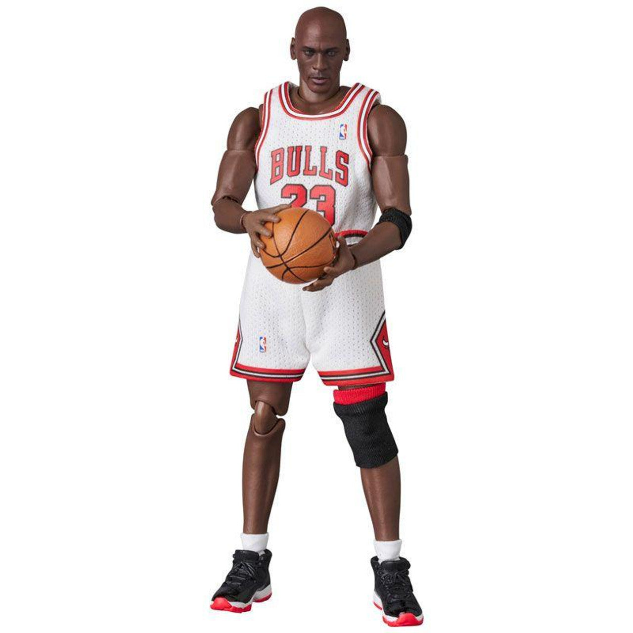 MAFEX Michael Jordan (Chicago Bulls Home) Action Figure
