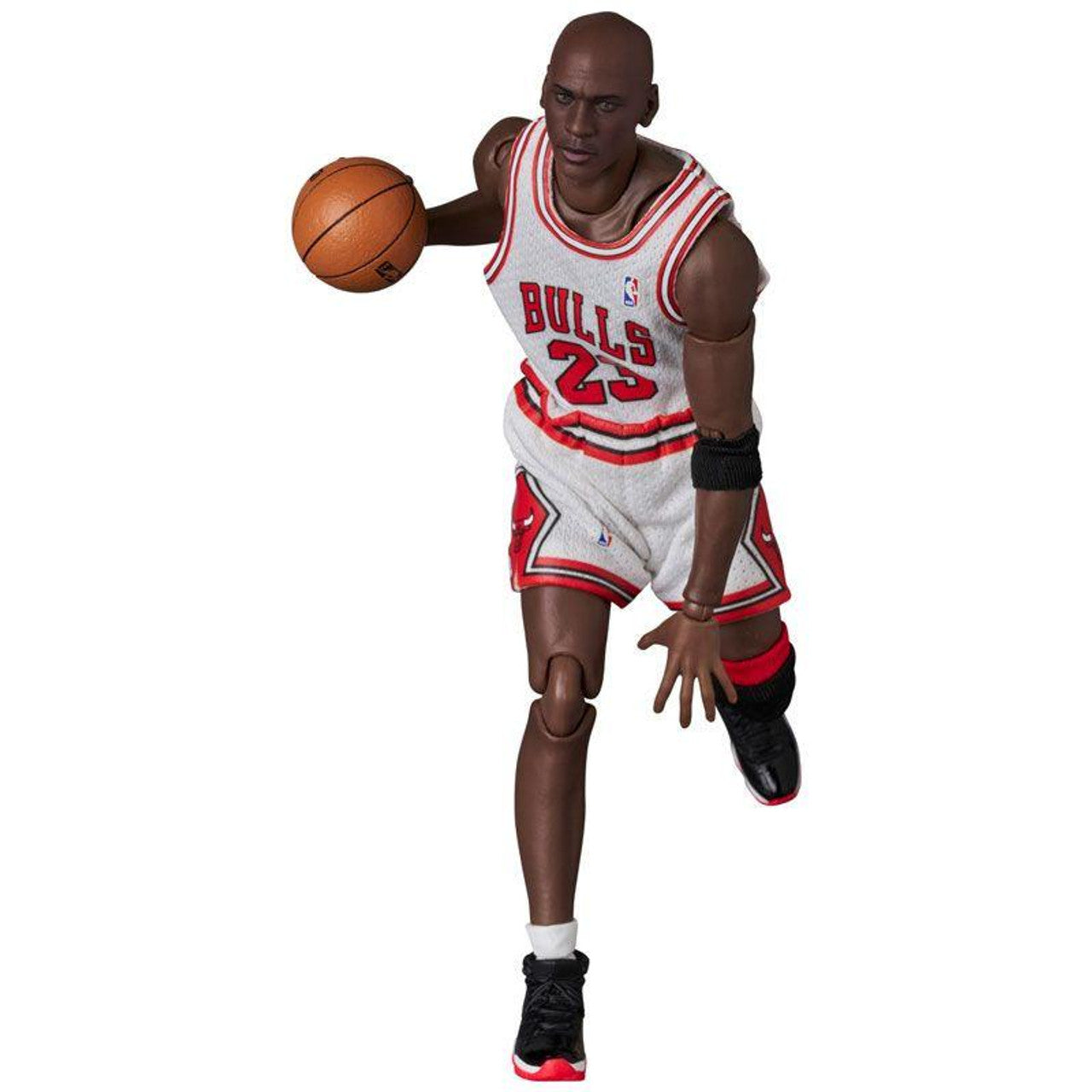 MAFEX Michael Jordan (Chicago Bulls Home) Action Figure