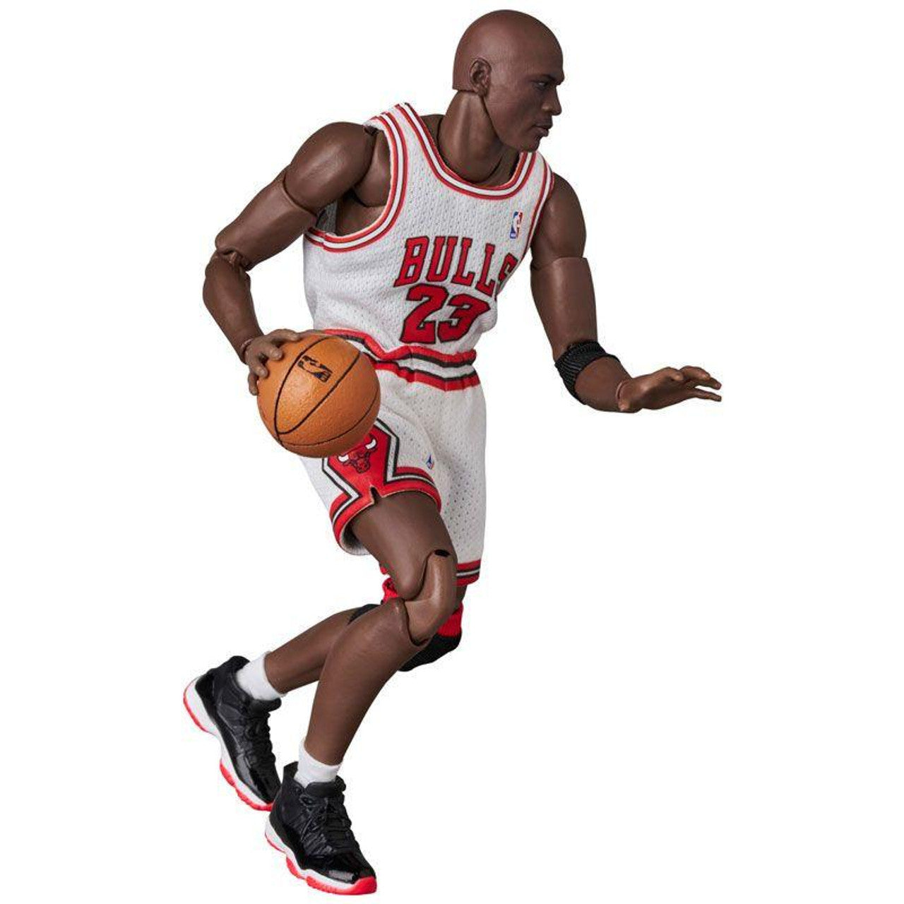 MAFEX Michael Jordan (Chicago Bulls Home) Action Figure