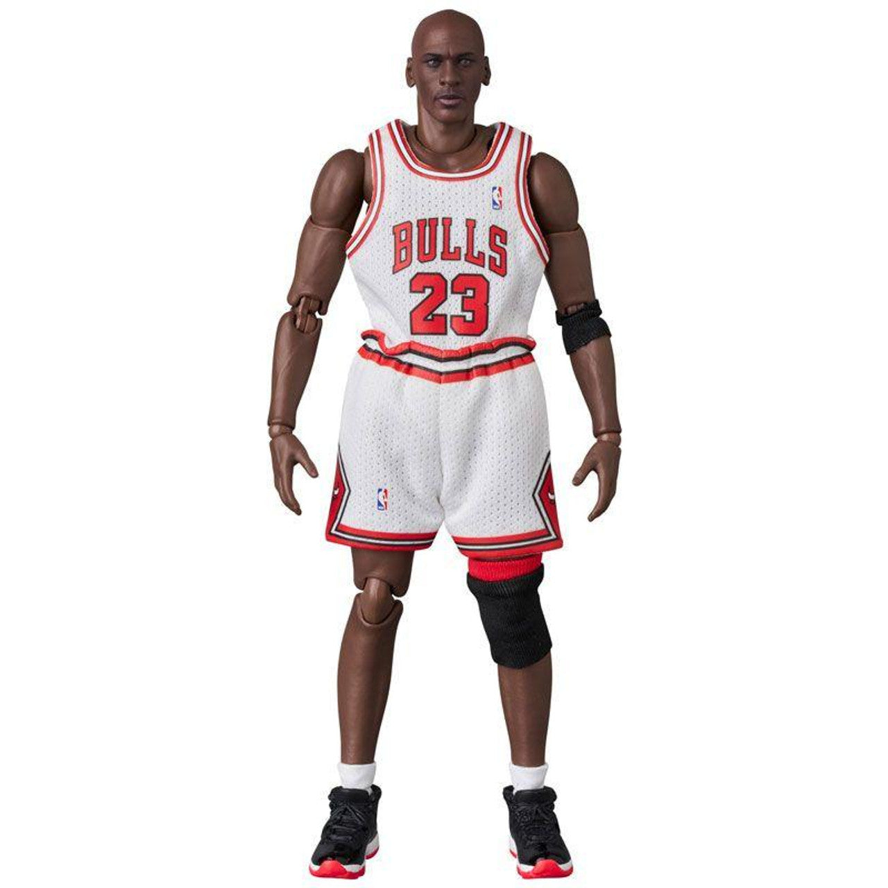 MAFEX Michael Jordan (Chicago Bulls Home) Action Figure