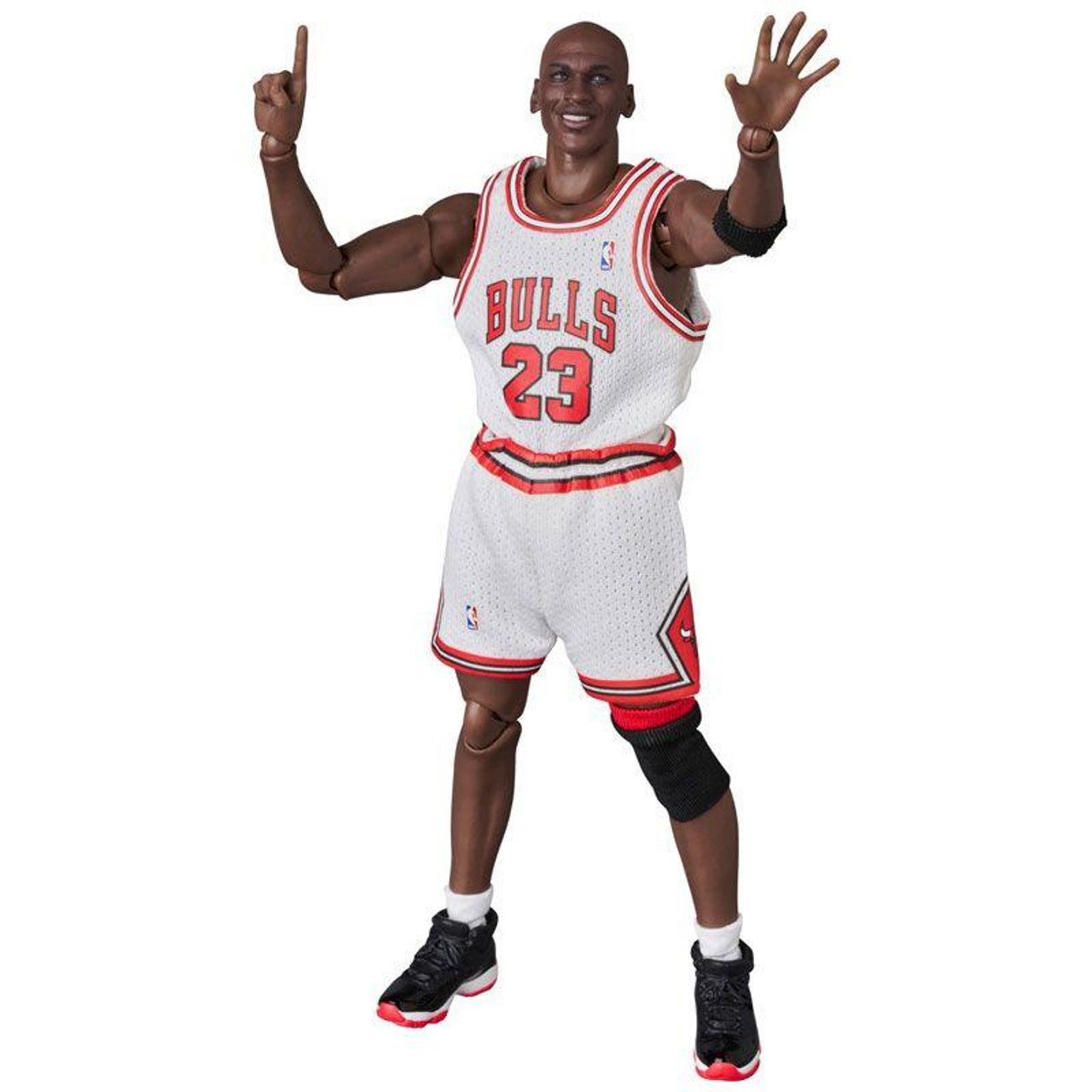 MAFEX Michael Jordan (Chicago Bulls Home) Action Figure