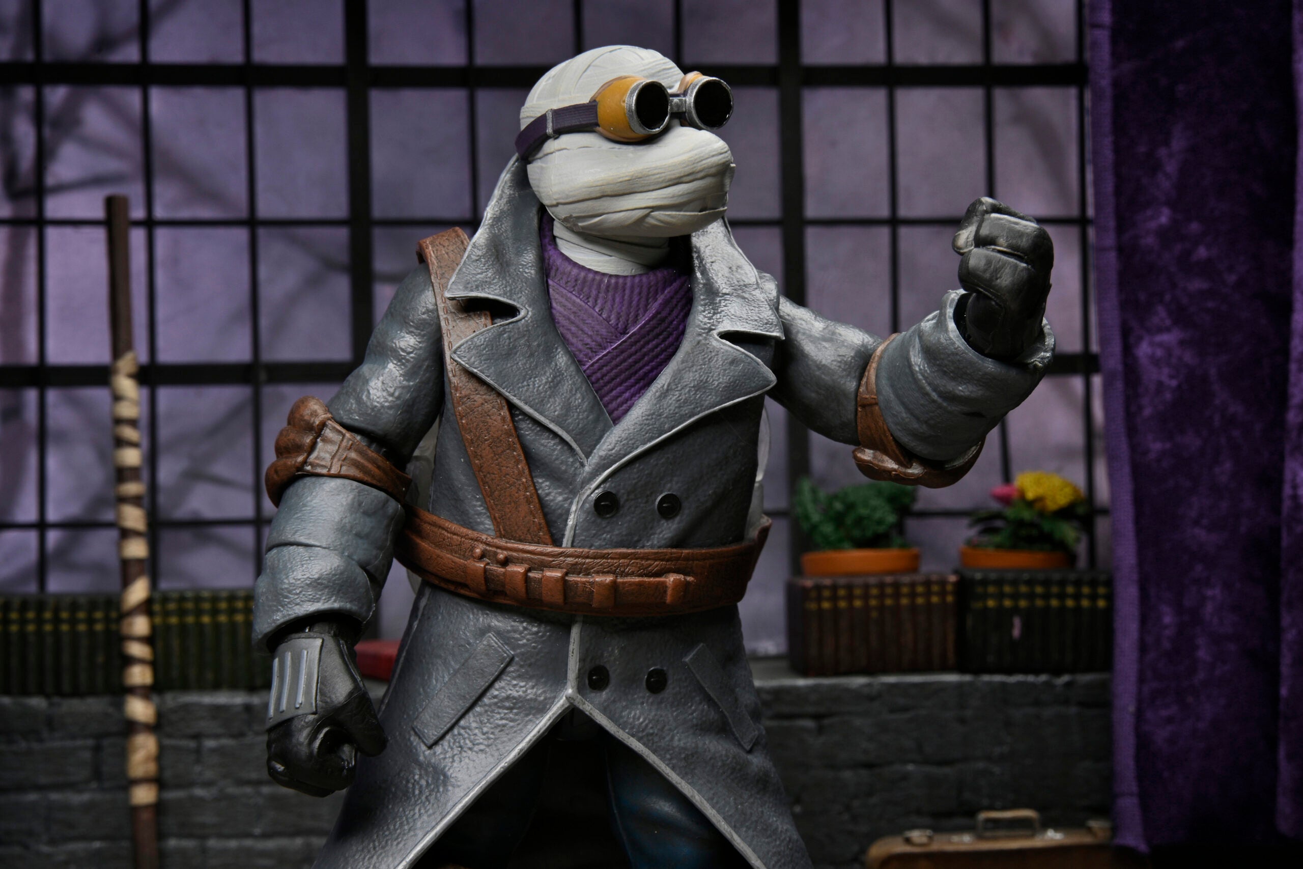 Universal Monsters x TMNT Ultimate Donatello as The Invisible Man