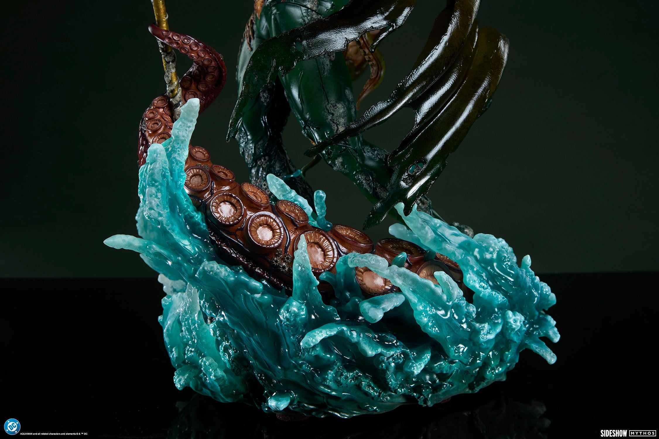 Aquaman: Lord of the Deep Premium Format By Sideshow Collectibles