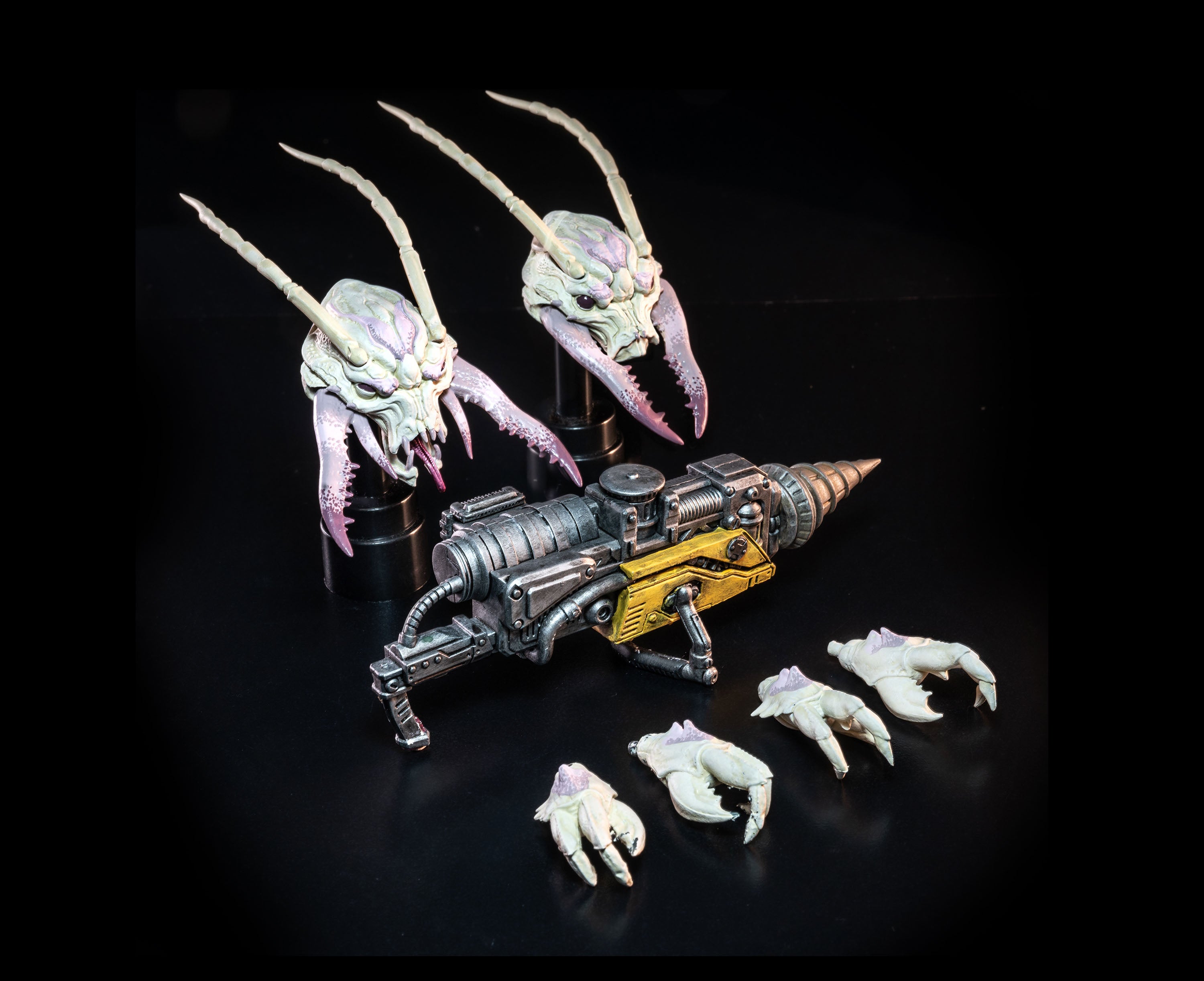 Cosmic Legions: Outpost Zaxxius Sphexxian Mine Worker Deluxe Action Figure