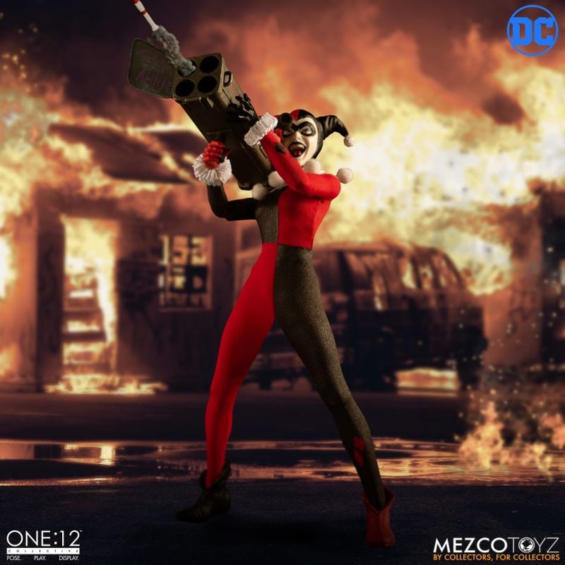 Harley Quinn Deluxe Edition One:12 Action Figure By Mezco