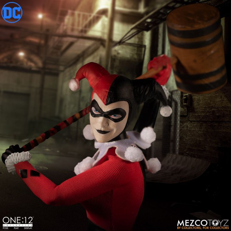 Harley Quinn Deluxe Edition One:12 Action Figure By Mezco