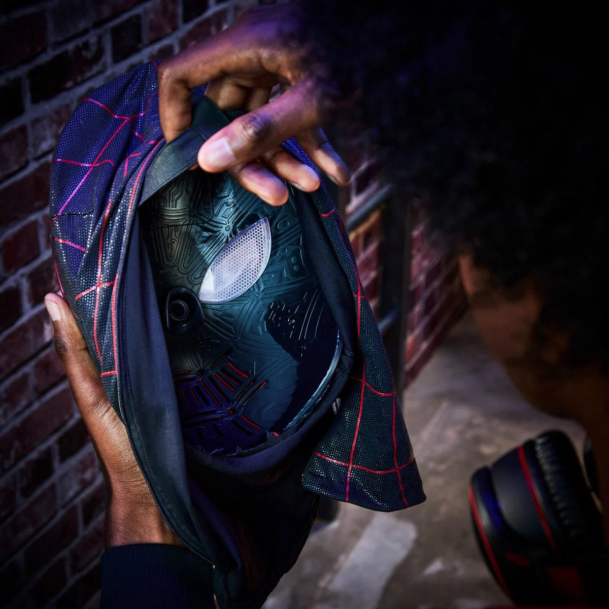 Spider-Man Marvel Legends Miles Morales Electronic Expressive Mask