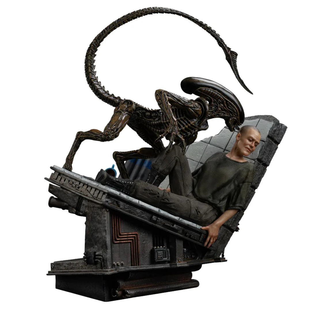 Ellen Ripley & Dog Alien Alien 3 Statue by Iron Studios