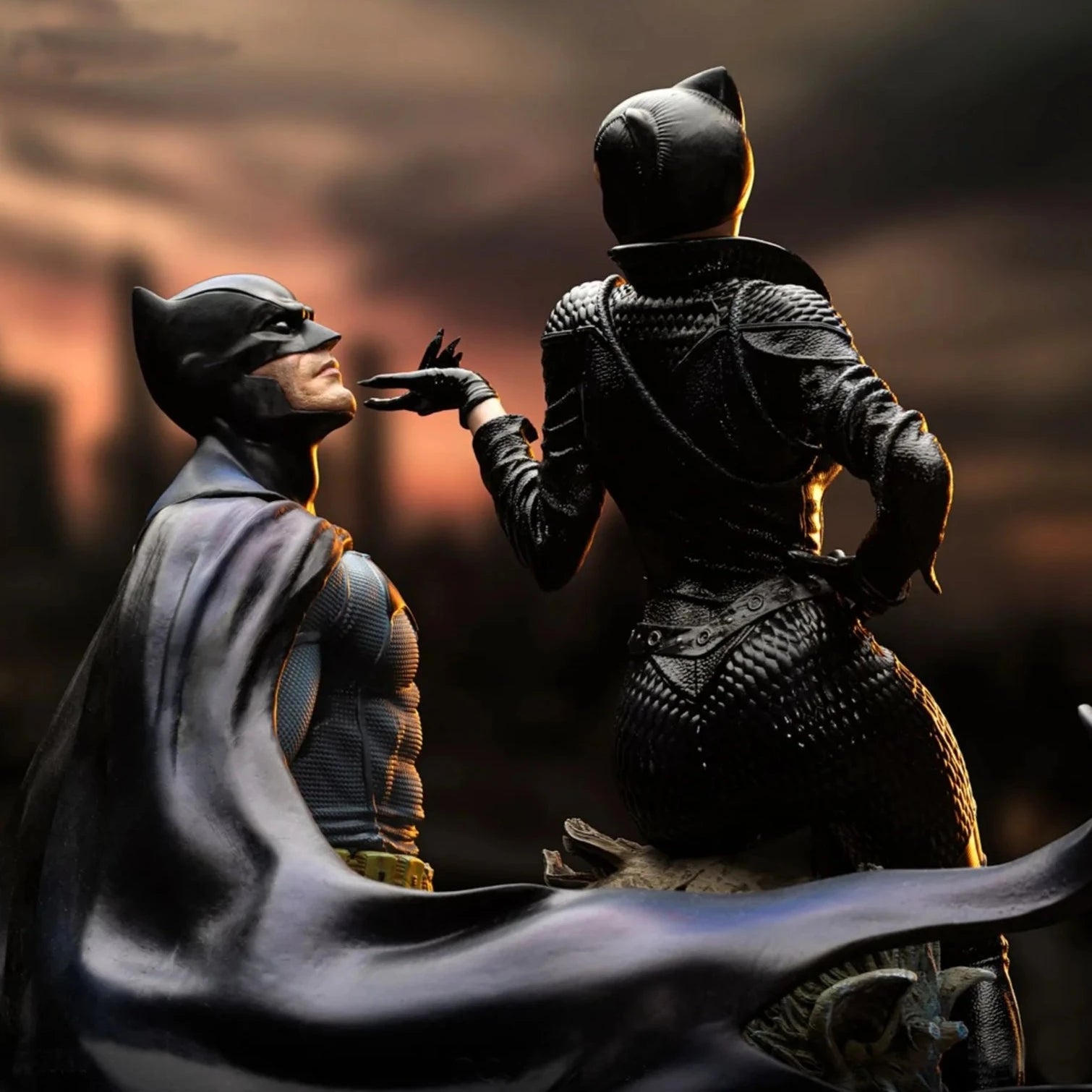 Batman and Catwoman 1/6 Diorama by Iron Studios