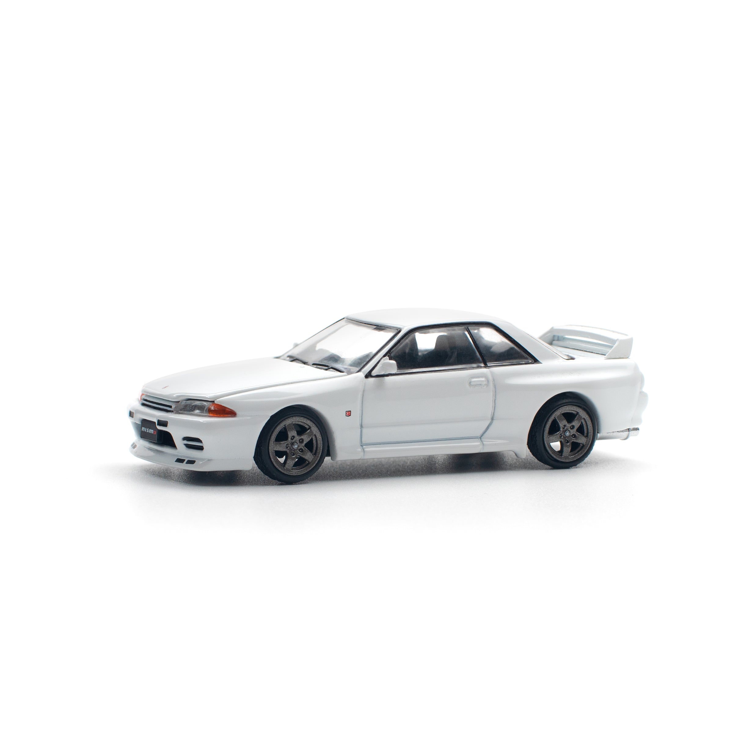Nissan Skyline GT-R R32 Cystal White PR640157 by Pop Race