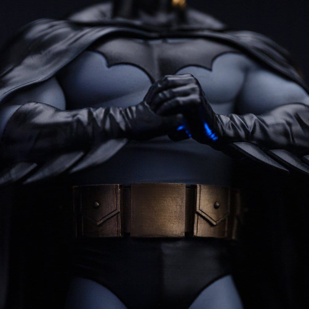 Batman (Alex Ross) CCXP Exclusive 1/10 Statue By Iron Studios