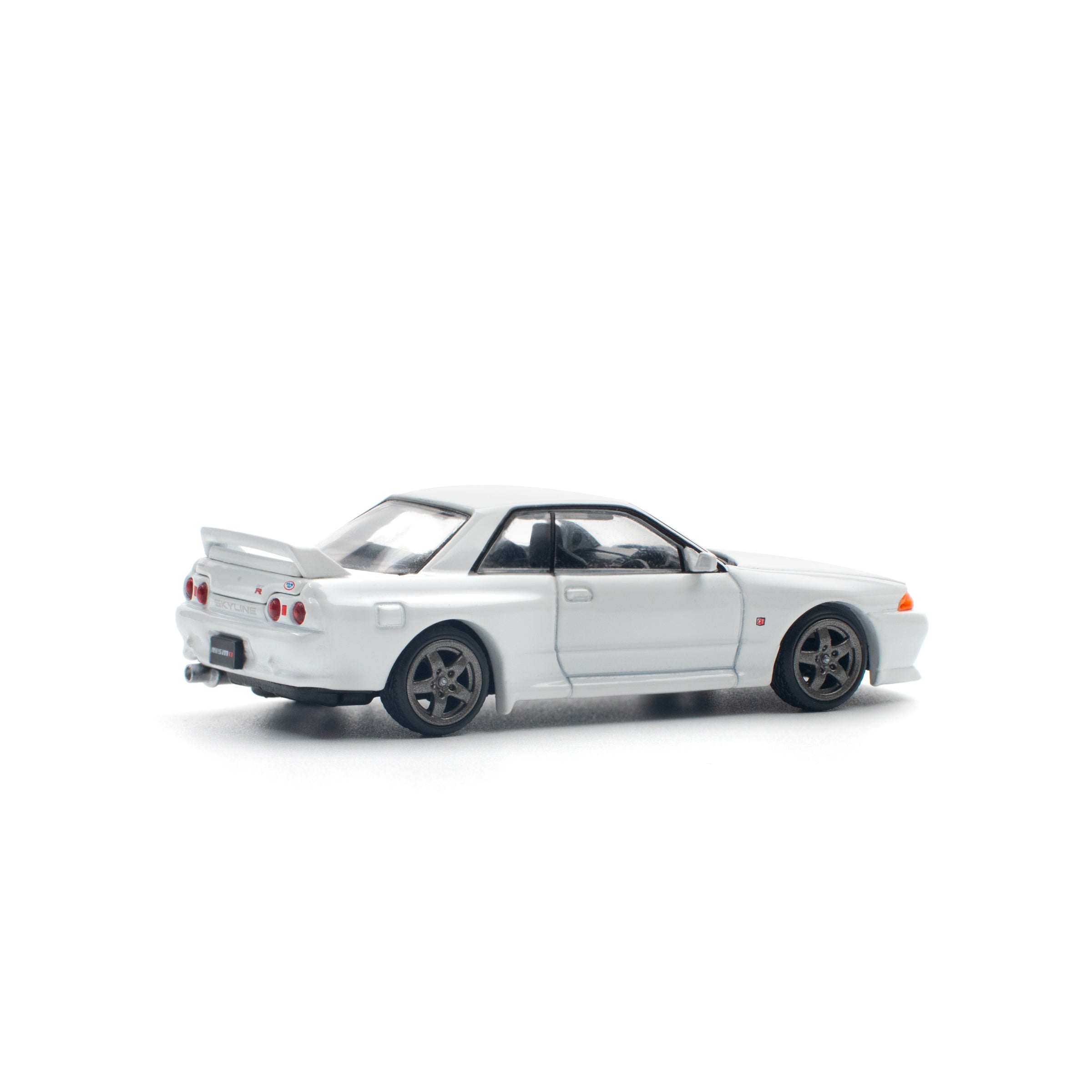 Nissan Skyline GT-R R32 Cystal White PR640157 by Pop Race