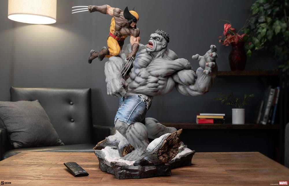 Grey Hulk vs Wolverine Maquette By Sideshow Collectibles