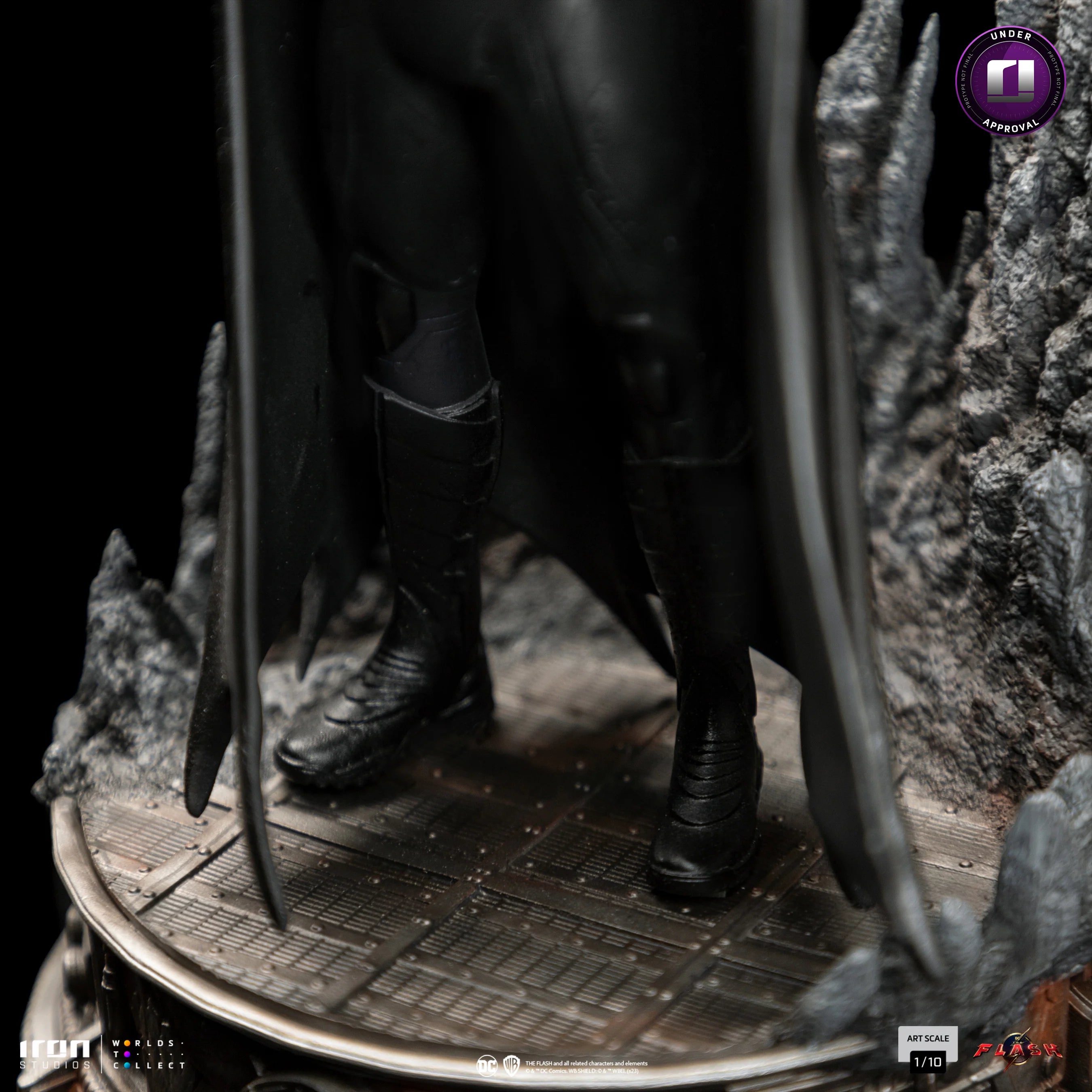 The Flash Batman Deluxe 1:10 Scale Statue