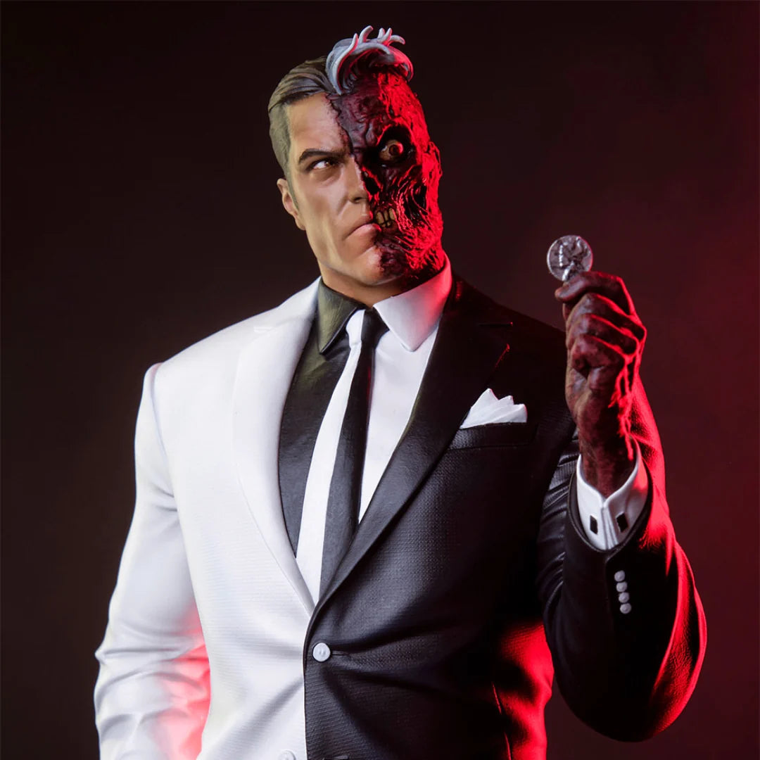 TWO-FACE Collector Sixth Scale Statue By Tweeterhead