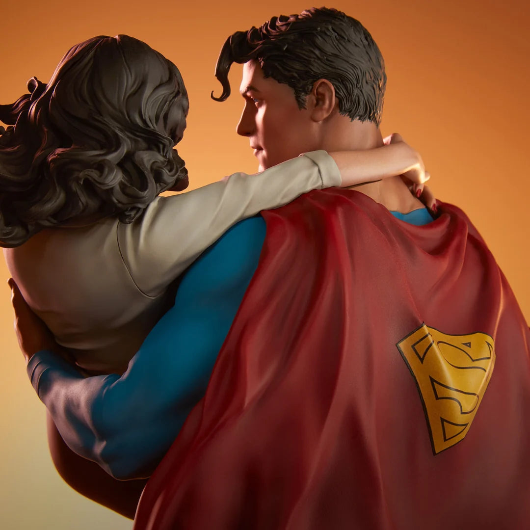 SUPERMAN AND LOIS LANE Diorama By Sideshow Collectibles