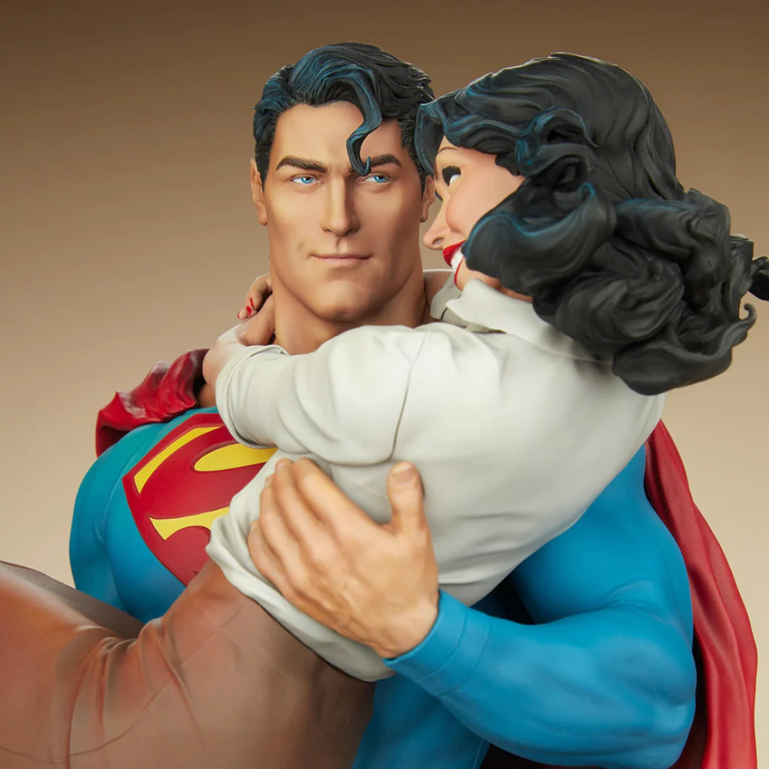 SUPERMAN AND LOIS LANE Diorama By Sideshow Collectibles