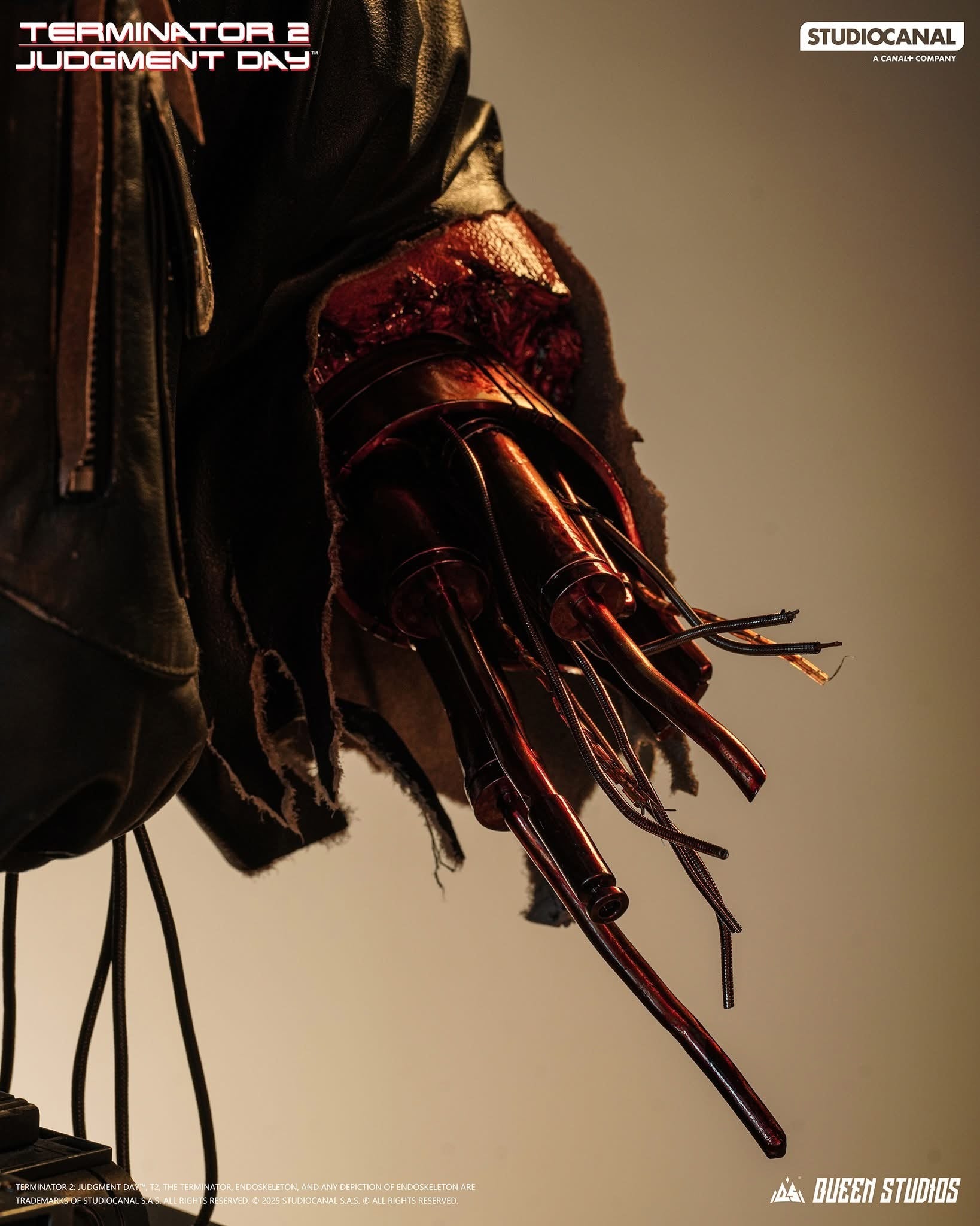 Terminator 2: T-800 Battle Damaged (Mechanical) Life-Size Bust