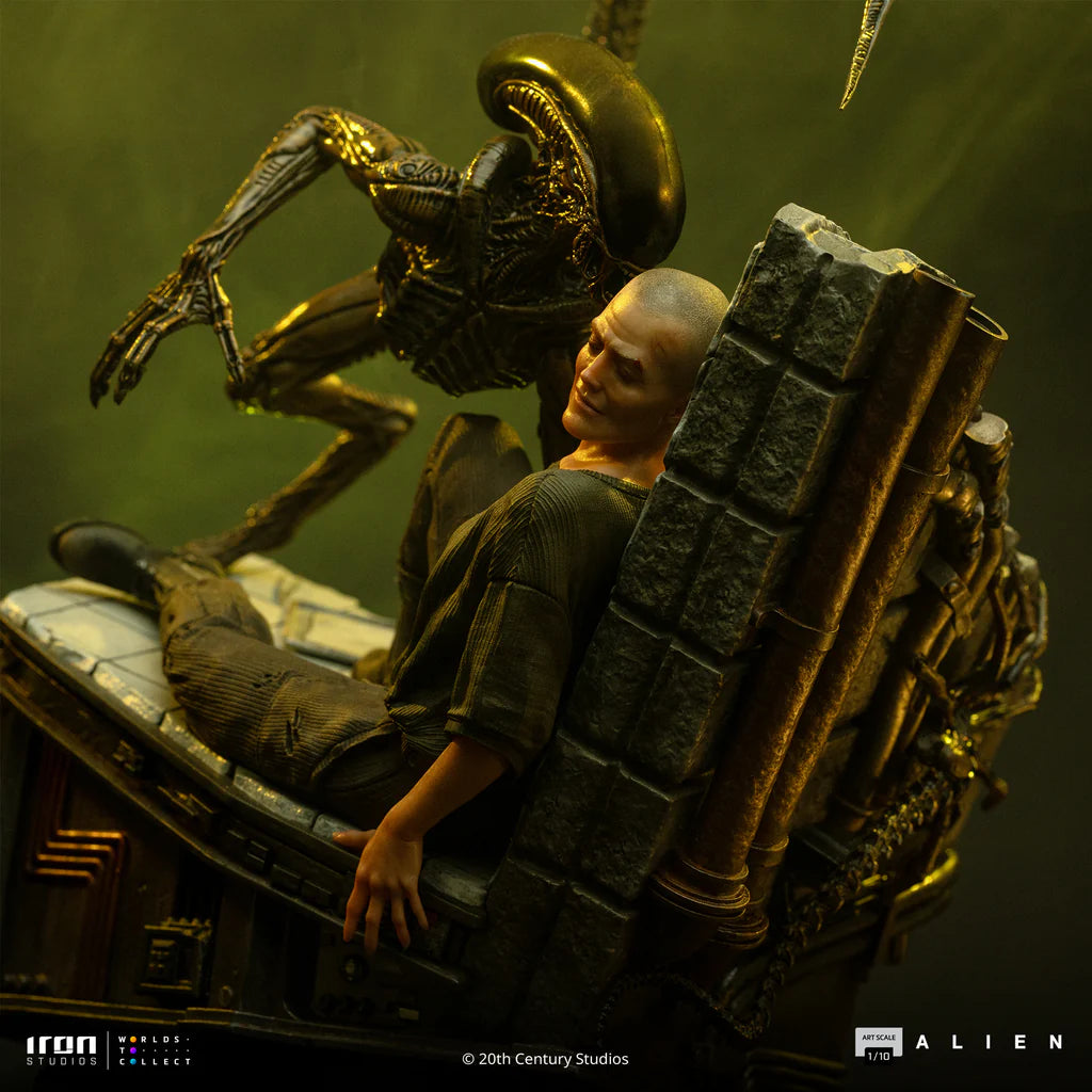 Ellen Ripley & Dog Alien Alien 3 Statue by Iron Studios