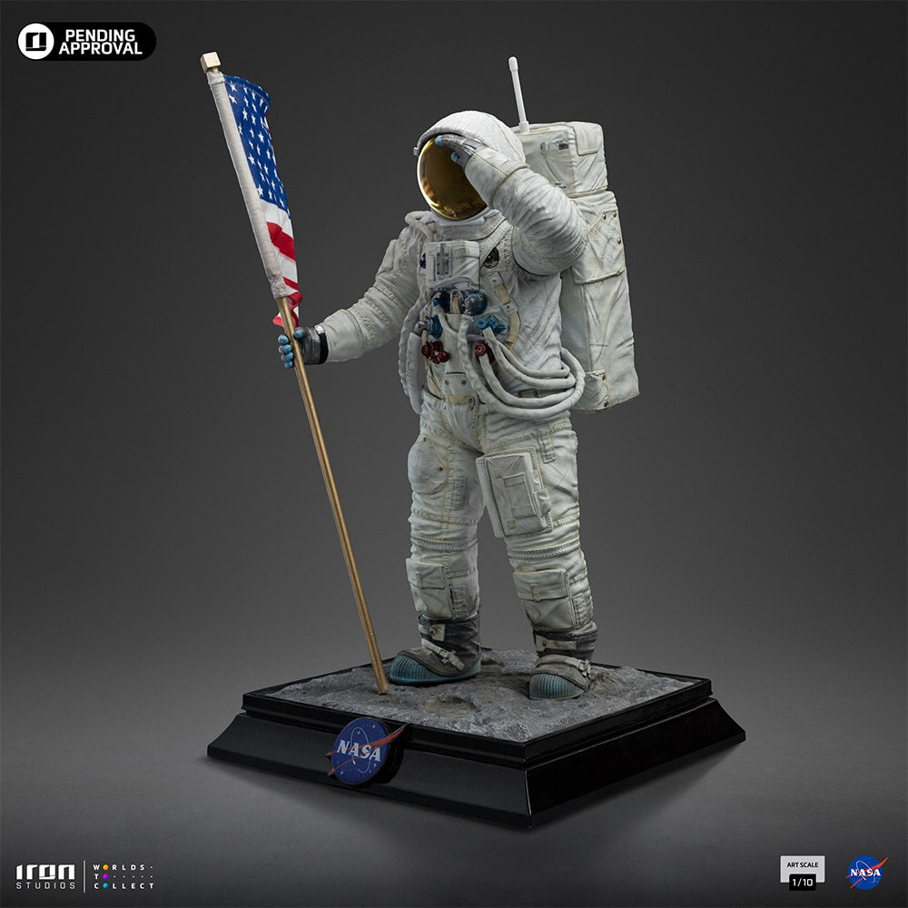 Apollo 11 Astronaut 1/10 Statue by Iron Studios