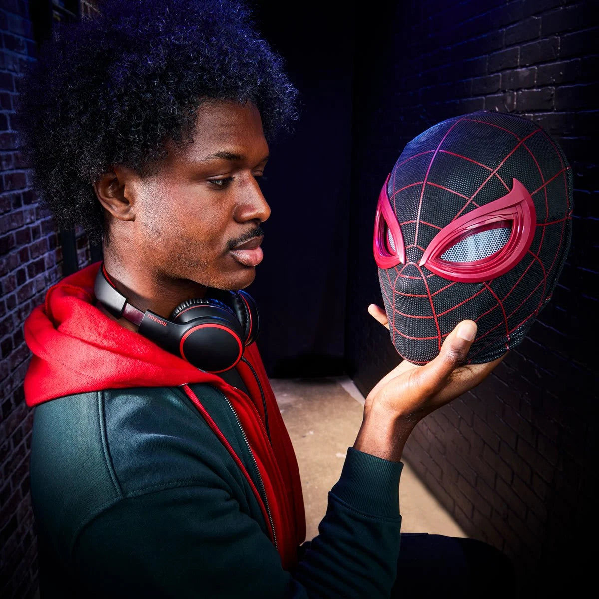 Spider-Man Marvel Legends Miles Morales Electronic Expressive Mask