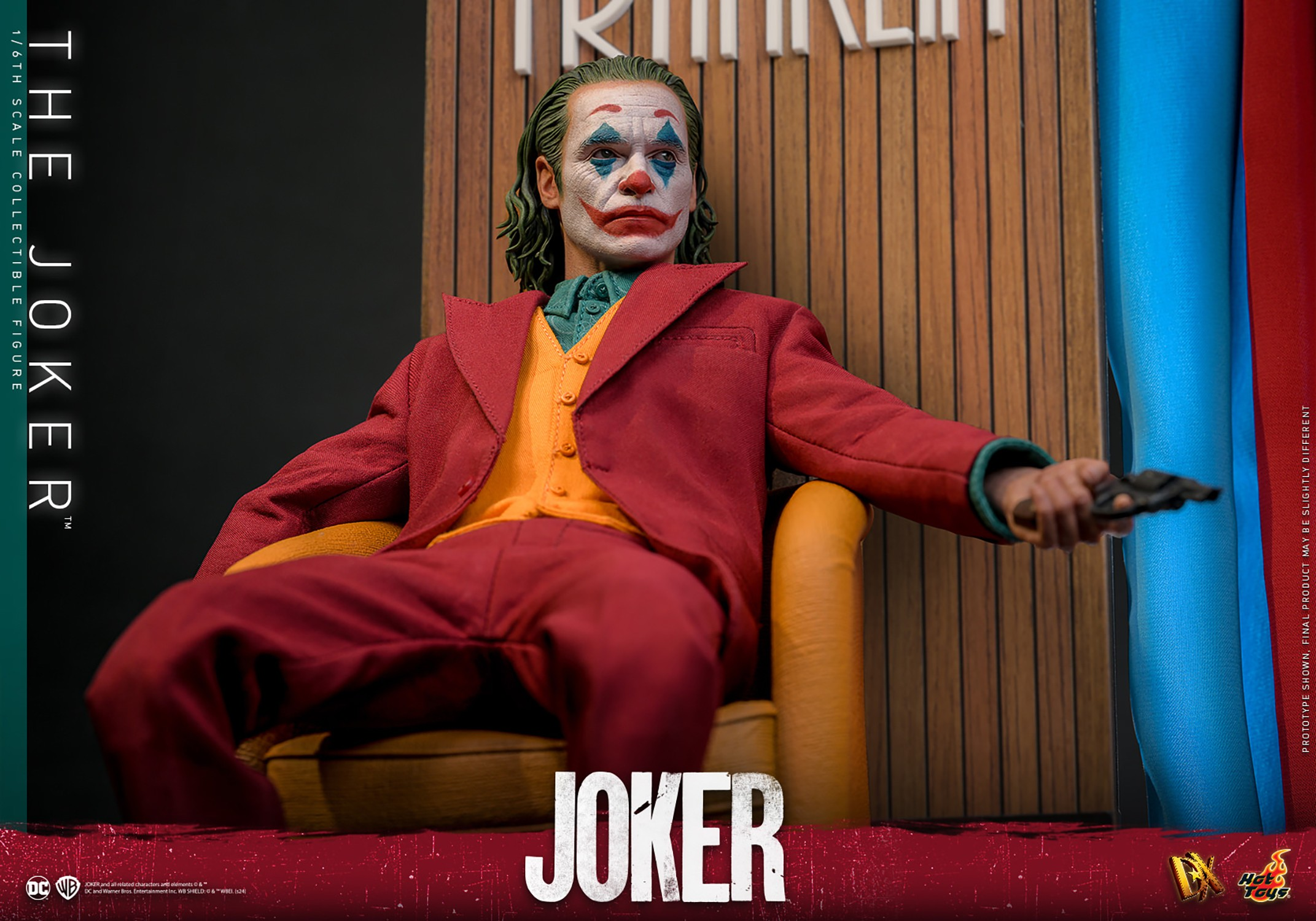 THE JOKER Sixth Scale Figure by Hot Toys