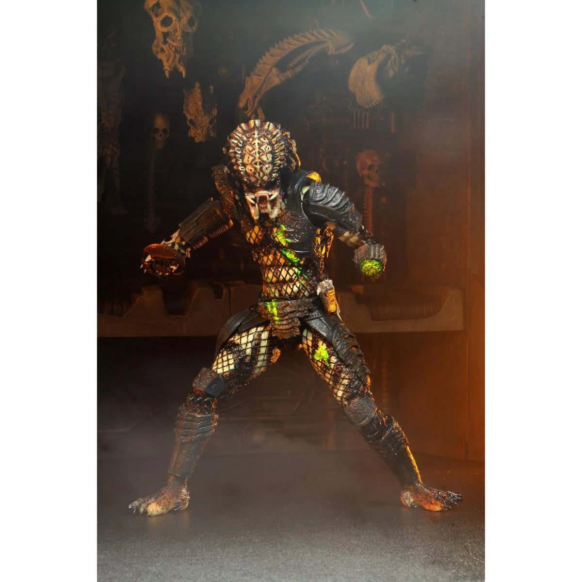 Predator Ultimate Battle Damaged City Hunter Action Figure