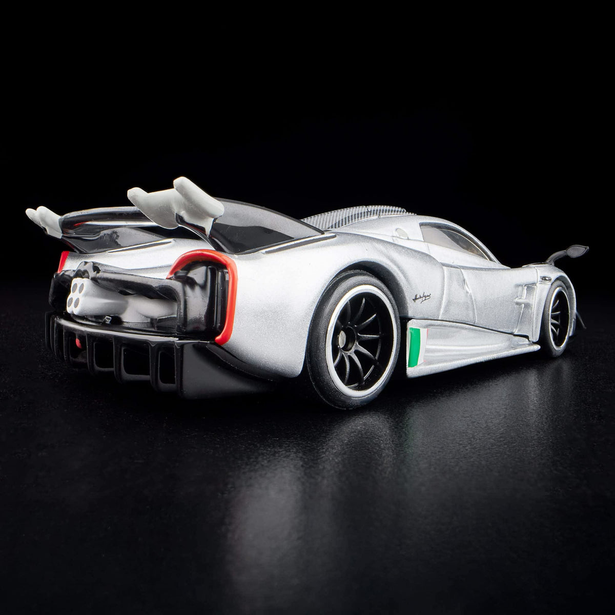 Hot Wheels RLC Exclusive ’21 Pagani Huayra R (Pearl Silver)