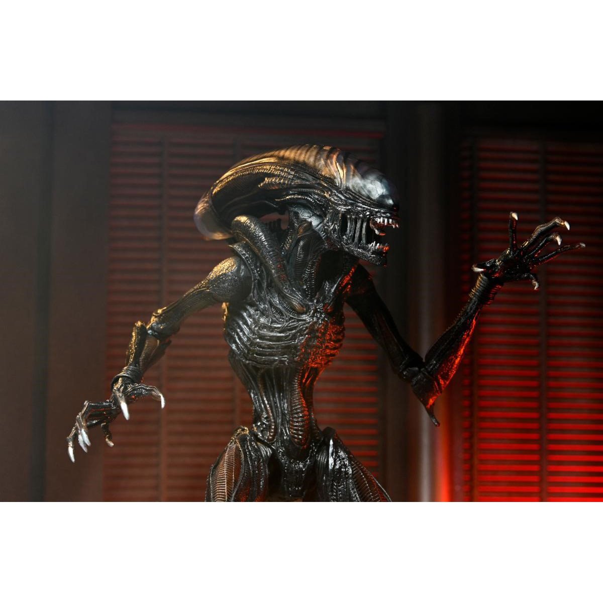 Alien: Romulus Ultimate Scorched Xenomorph 7-Inch Scale Action Figure