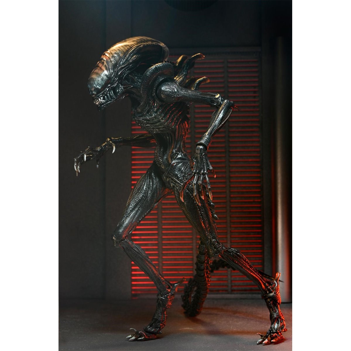 Alien: Romulus Ultimate Scorched Xenomorph 7-Inch Scale Action Figure